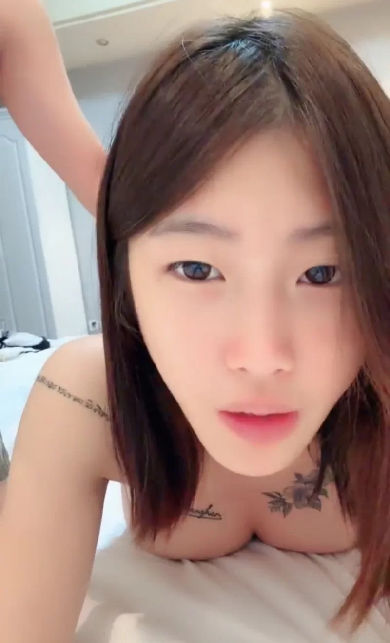 自拍 [06年小美〗高颜舞蹈生御姐首次和混混黄毛男啪啪口爆内【5v+3G】