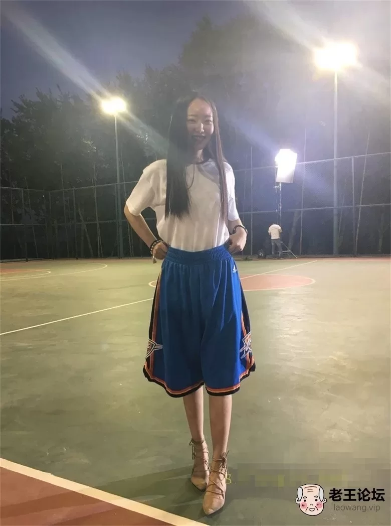 自拍 西北某高校身材超级火辣 1278P 5V[百度云1.37G]【1278p5v+1.3g】