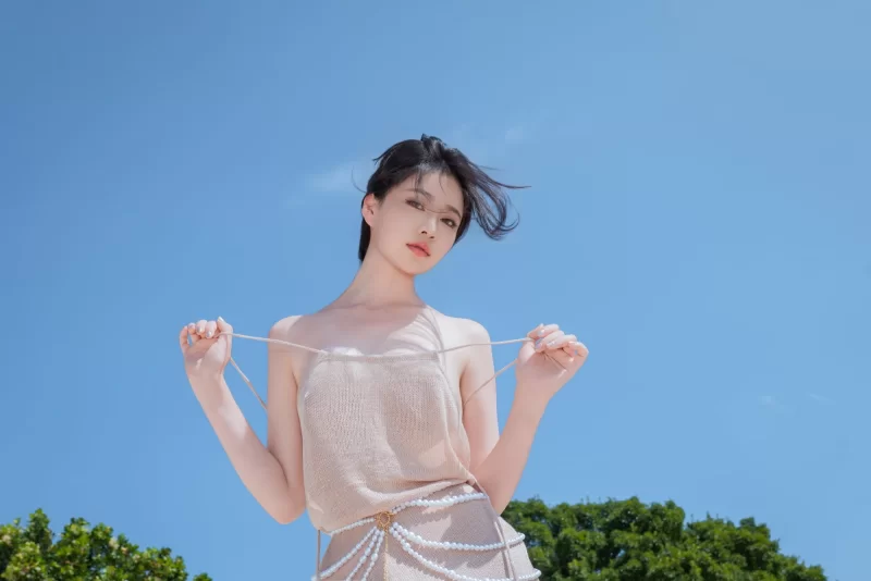 国产coser 美乳女菩萨｜年年Nnian️《缪斯》【79P+14M】