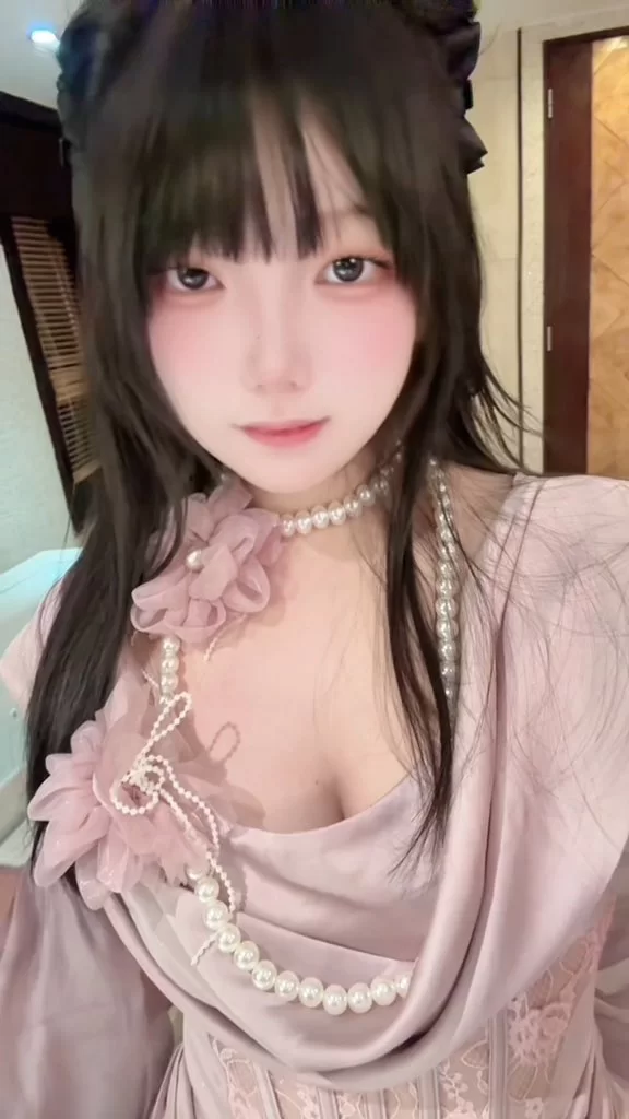 福利姬 可爱的07年微胖少女 小亦 裸舞 爱爱 自拍 私拍【67P112V+321.8M】