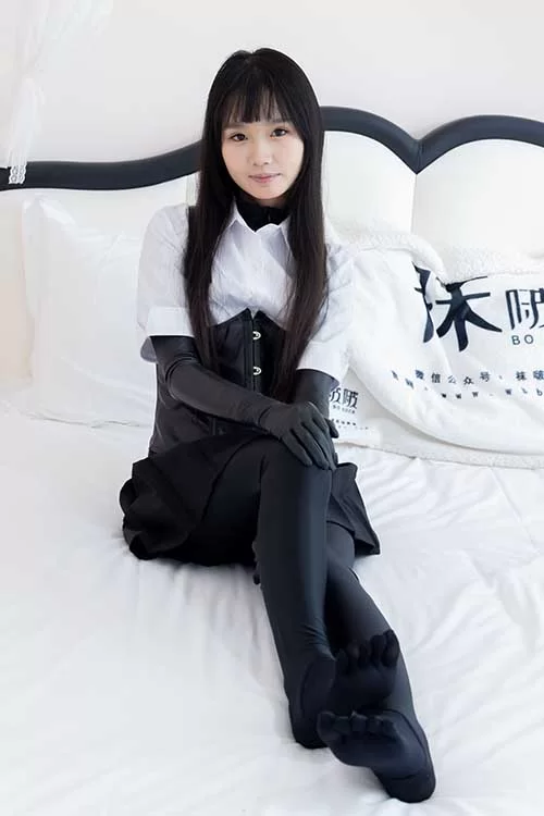 美腿/足控 袜啵啵-甜甜圈-高跟长靴皮裤、厚黑丝五指袜【144p1v+1.25g】