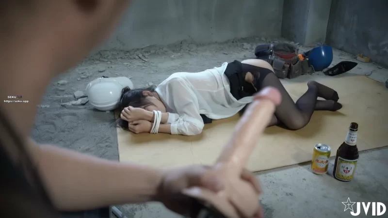 高颜值 绝美JVID剧情片[薰草]工地水电工之狼狈围奸黑丝包臀裙【1V+365M】