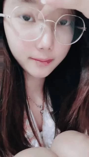 女大学生 安安宝贝清纯眼镜学妹暑假在家偷偷播看着外表是个乖乖【2+4382MB】