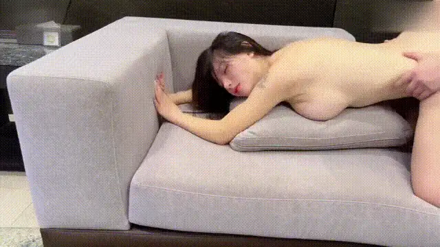 熟女少妇 大奶emmy18y 图谋不轨的网约车司机 迷糊迷糊的我掉进司机【2+433MB】