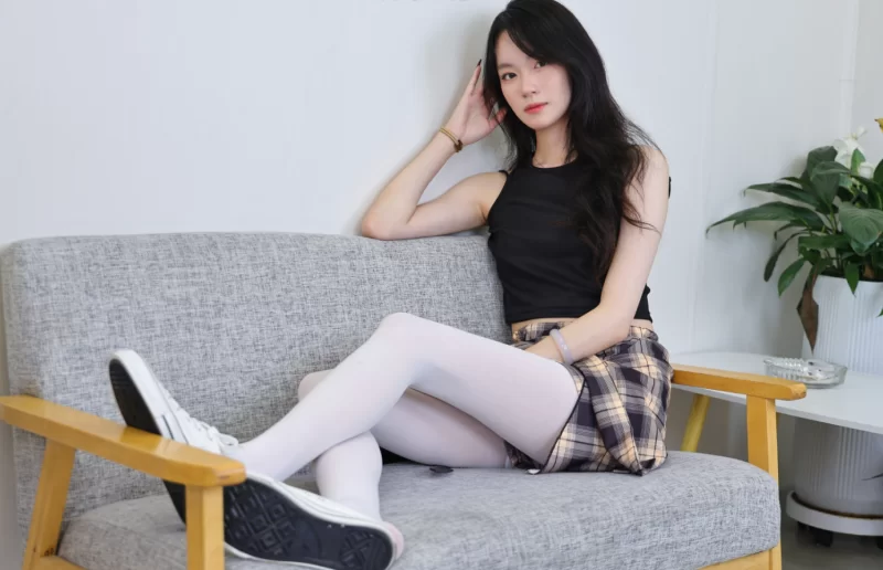 美腿/足控 [绮梦摄影]人气足模小艺361（白丝＋裸足）[图包+视频]【465p＋2v+11.8G】