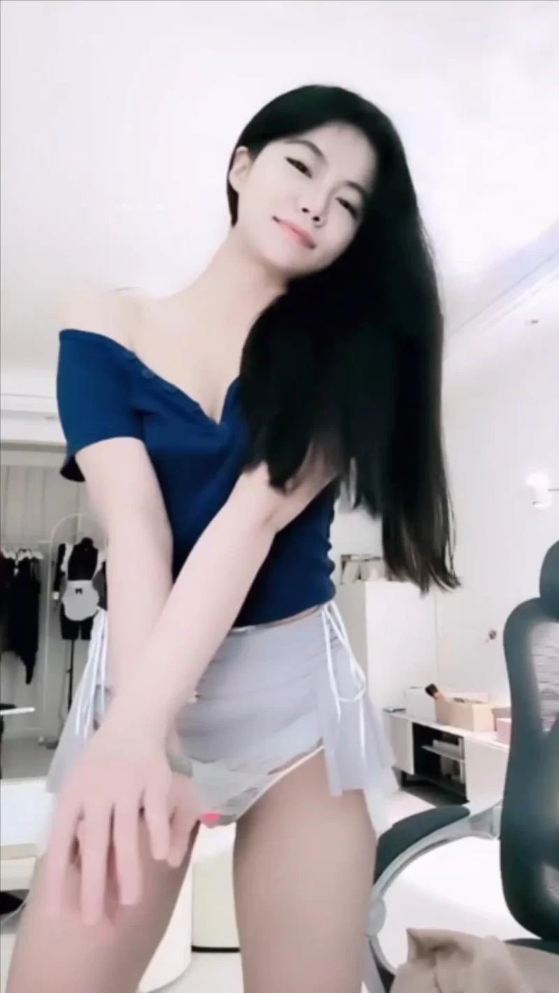 直播 Stripchat美女主播转战国内[小猫]顶级颜值【1+3.4G】