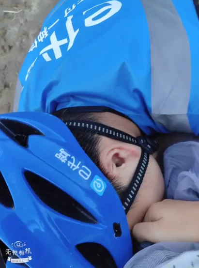 自拍 经典资源番茄[妩媚婷儿]小情侣操场约炮，清瘦身材真实场景啪啪，反差婊淫乱大合集【1+17g】