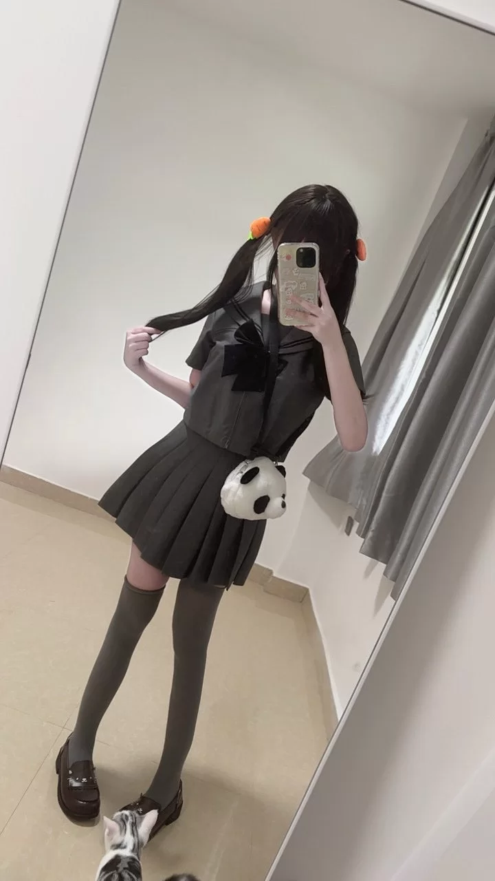 福利姬 可爱的少女，很纯小萝莉少女只只裸舞展示【14P29V+43.2M】