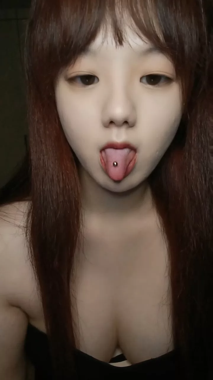 美女御姐 舌钉小妹奶大逼肥颜值高网络兼职主播赚外快听狼友指挥【2+1090MB】
