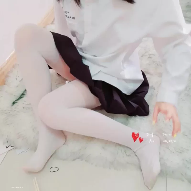 自拍 白丝JK摇摆淫臀请君插入，突刺小黄瓜直击凤巢真的好想【1+172m】