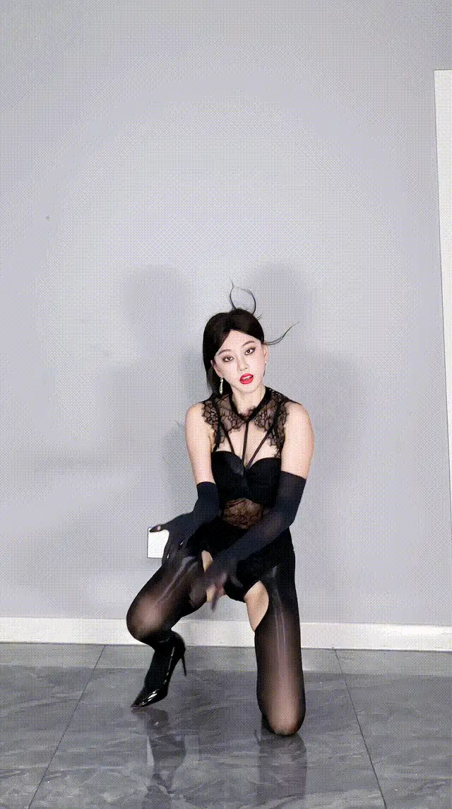 美女御姐 （高清原档）B站烧鸡 小艾xxin 内部福利 高价定制骚舞合集【39v+21g】
