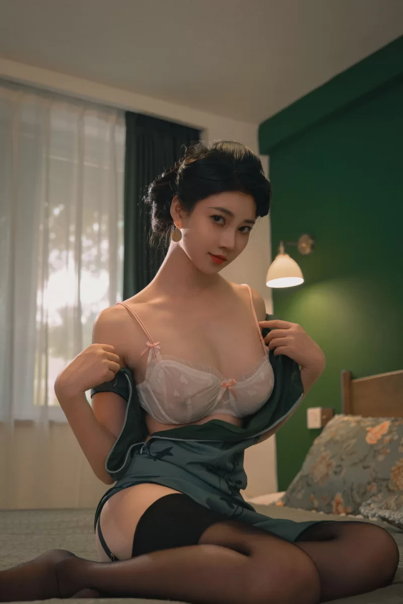 高颜值美女 气质美乳女菩萨｜年年Nnian小合集【1237P+339M】