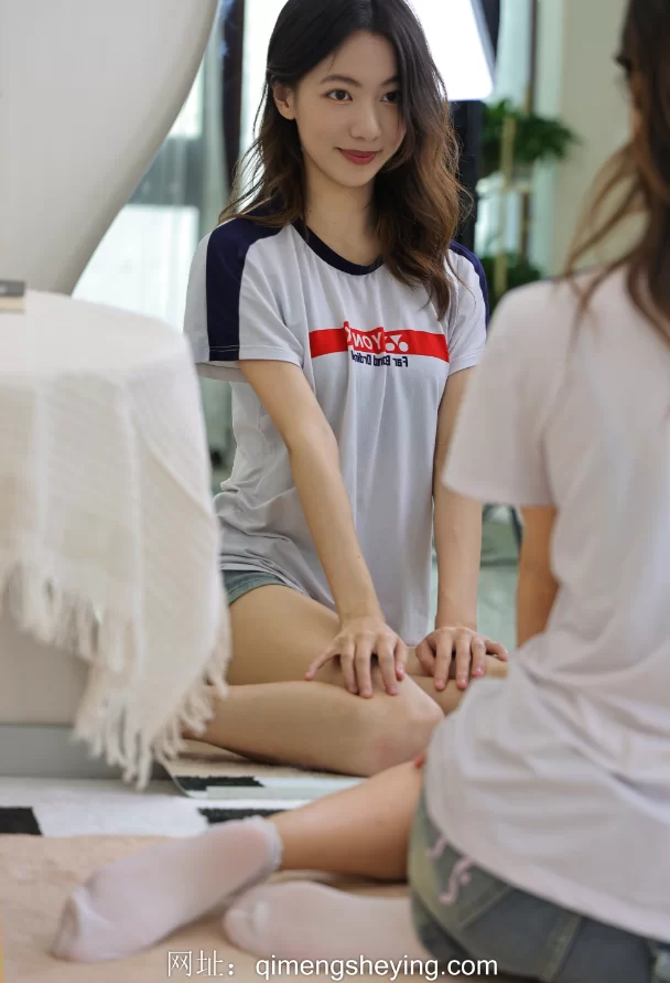 美腿/足控 [绮梦摄影]人气足模淇淇393（白袜＋裸足）[图包+视频]【2V＋457P+12.3G】
