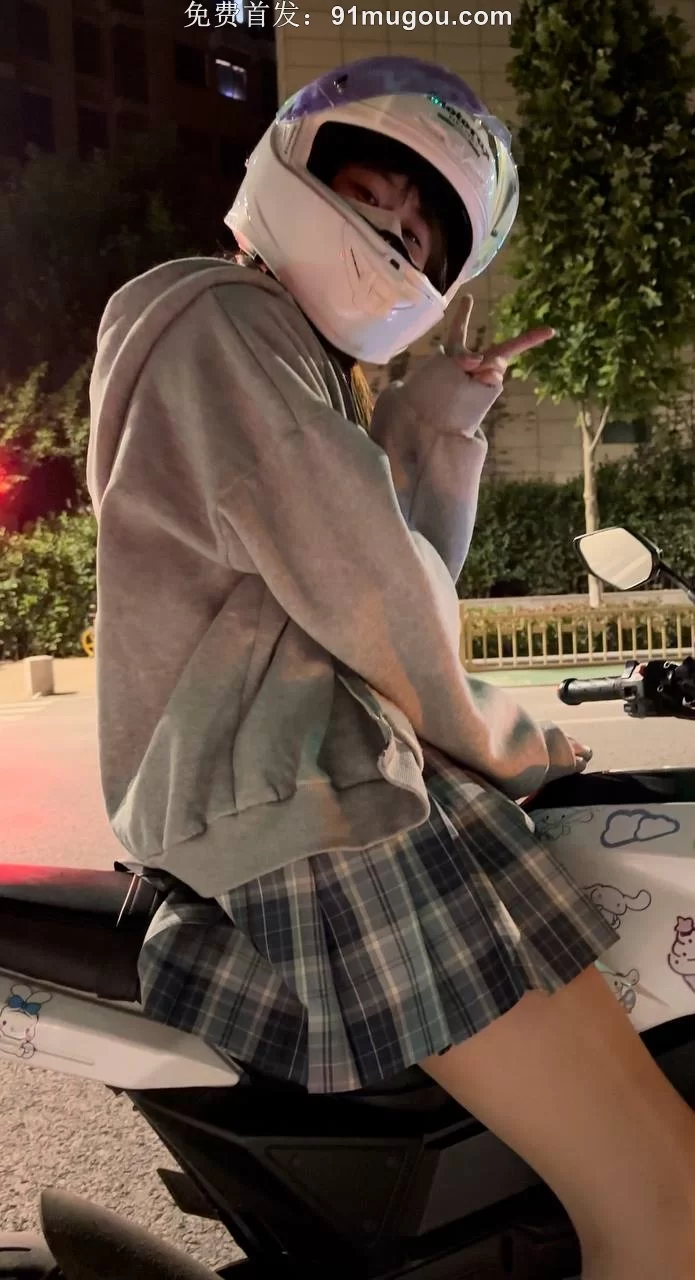 自拍 抖音机车小网红刘XX❤️假装是粉丝套近乎喝咖啡强上【1v+374m】
