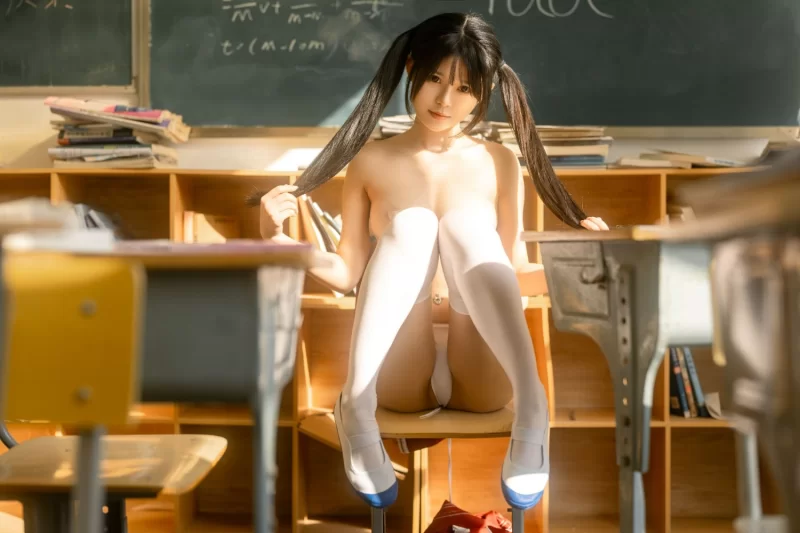 国产coser rua阮阮  课间阳光-红色校服 [42P-676MB]【42P+676M】