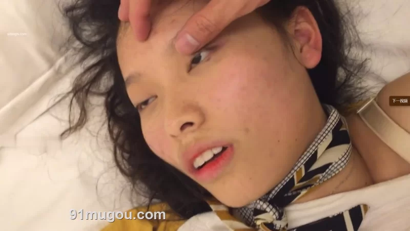 自拍 售楼部女销售为了卖房被客户灌醉带回酒店玩弄【1v+1.49G】