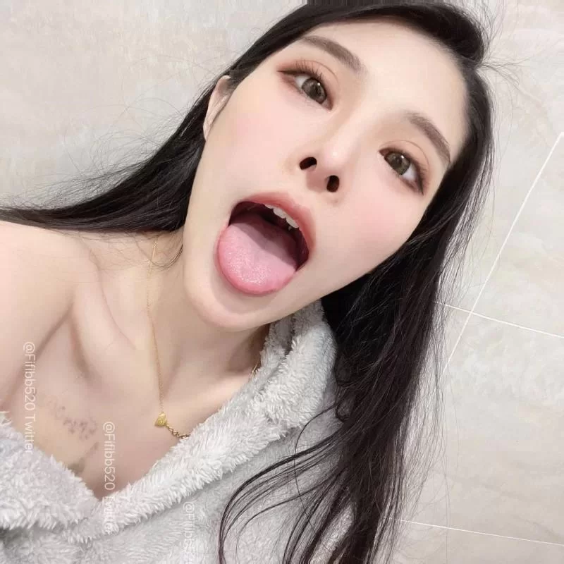 福利姬 推特[Fifibb520〗顶颜美女御姐邀约粉丝来蹂躏巨乳猛肏双【2v+1.65G】