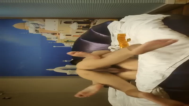 熟女少妇 [活阎罗]探花气质美女，撩下内衣埋头吸奶，舔的骚逼【v1+999m】