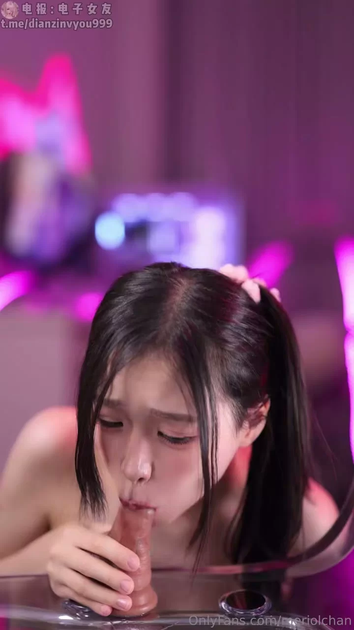 自拍 meriol_chan 10月最新作品，犹豫游戏享受口交，女仆装拍摄【2V+126M】