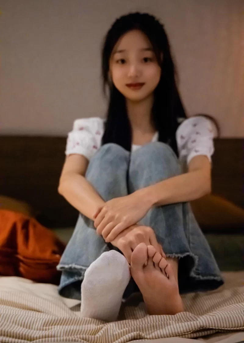 国产模特 [足愉心]12期足部美学 超清原档典藏写真（含4K视频）【12套+147.8G】