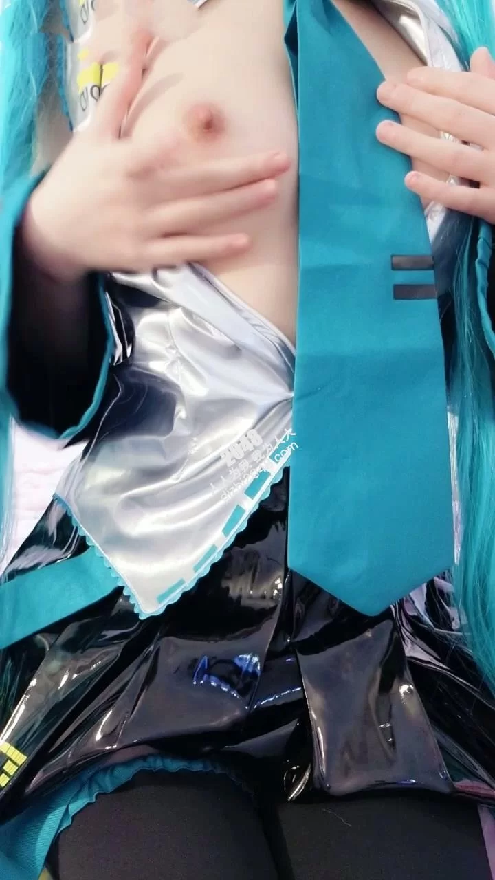 福利姬 萌白酱(甜味弥漫一口幼桃)全套作品去重版大合集（含新作）【168V+83G】