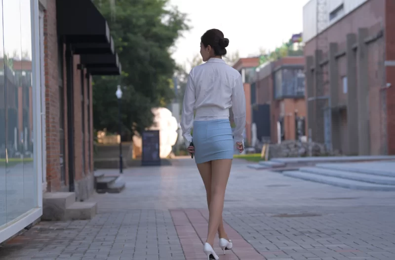 国产模特 街拍模特 若雨15 一只麋鹿摄影作品 - 浅蓝色短裙职业制服【831P+1V+图片15G+视频12G】