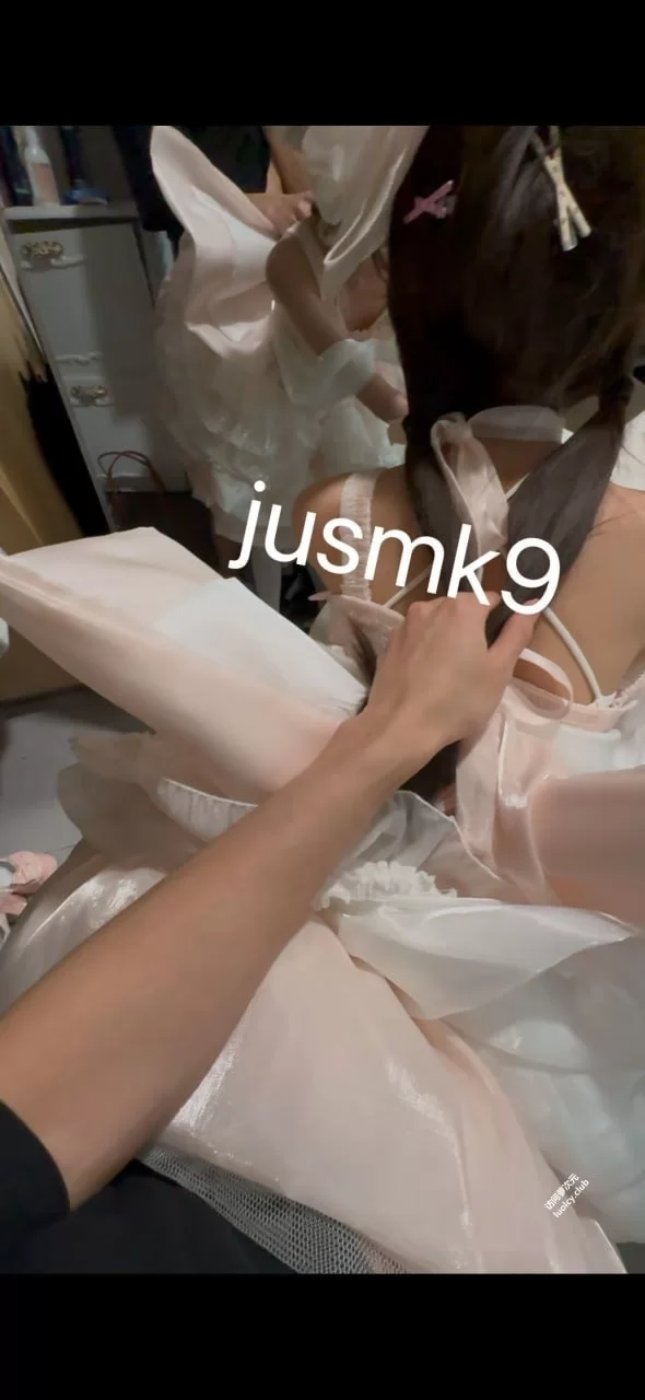 自拍 推特极品骚萝莉小雪糕@jusmk9【45p，48v+1.69g】