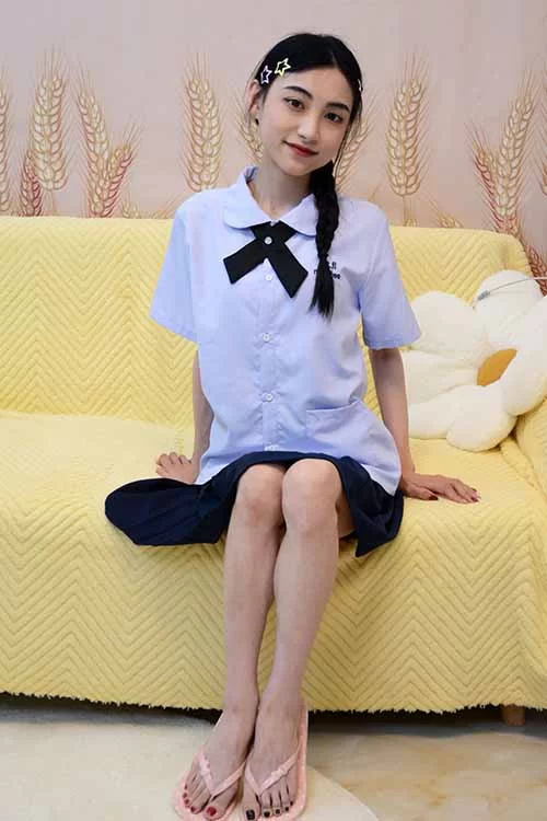 美腿/足控 初夏女神-柒柒~可爱水手服超短裙裸足[90P1V-0.7G百度网盘]【90p1v+0.7G】