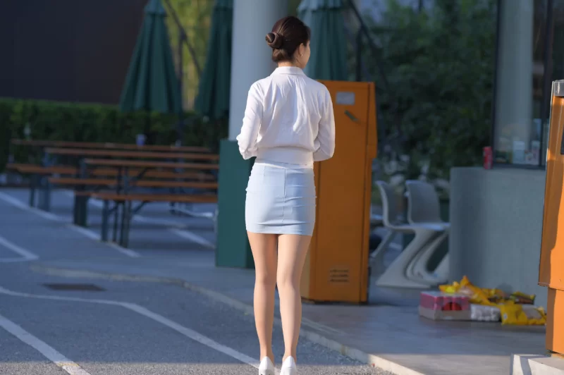 国产模特 街拍模特 若雨15 一只麋鹿摄影作品 - 浅蓝色短裙职业制服【831P+1V+图片15G+视频12G】