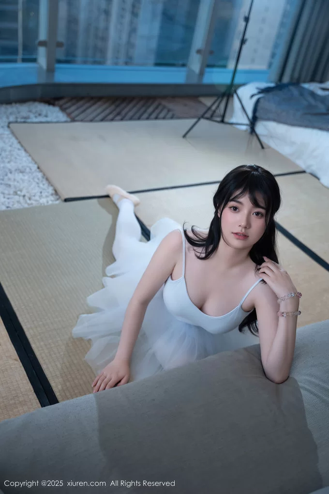 国产模特 软情性感白色芭蕾短裙配白色丝袜秀曼妙身姿完美诱惑写真【78P+806MB】