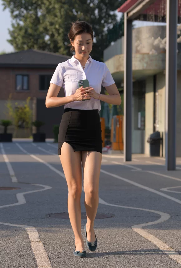 国产模特 街拍模特 若雨14 一只麋鹿摄影作品 - 黑色制服包臀裙美女【425P+7G】