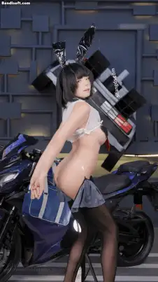 国产模特 [B站 Yiko湿润兔 咬一口兔娘]10月作品 赛博逆JK 双视角骚舞【3V+87P+1.06G】