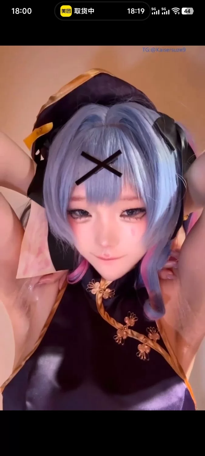 美腿/足控 芃芃大人11.3厚黑红底高跟油光腋下盯射【2v+280M】