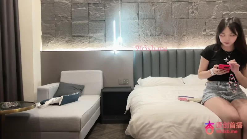 自拍 今天约了个身材丰满不臃肿的清纯美女，小馒头粉嫩无比【1v+442m】