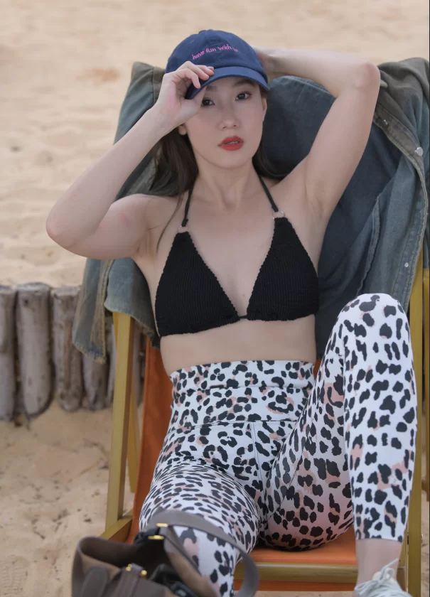 国产模特 街拍模特 若雨10 黑色胸罩+豹斑紧身长裤【619P+1V+32.4G】