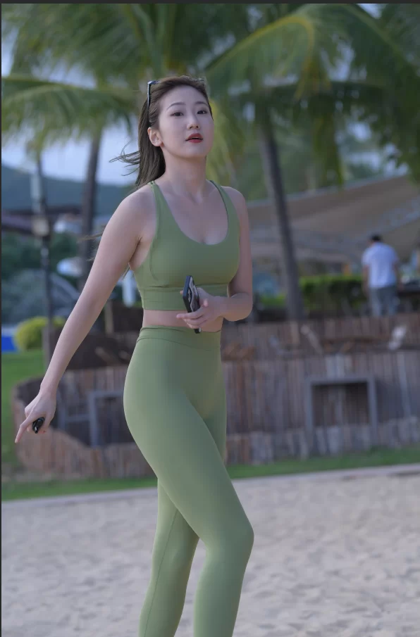 国产模特 街拍模特 若雨09  一始街拍作品 - 沿海小城的玫瑰月 绿色【634P+1V+28.7G】