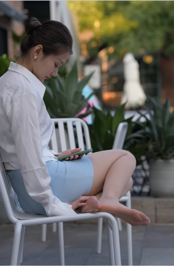 国产模特 街拍模特 若雨15 一只麋鹿摄影作品 - 浅蓝色短裙职业制服【831P+1V+图片15G+视频12G】