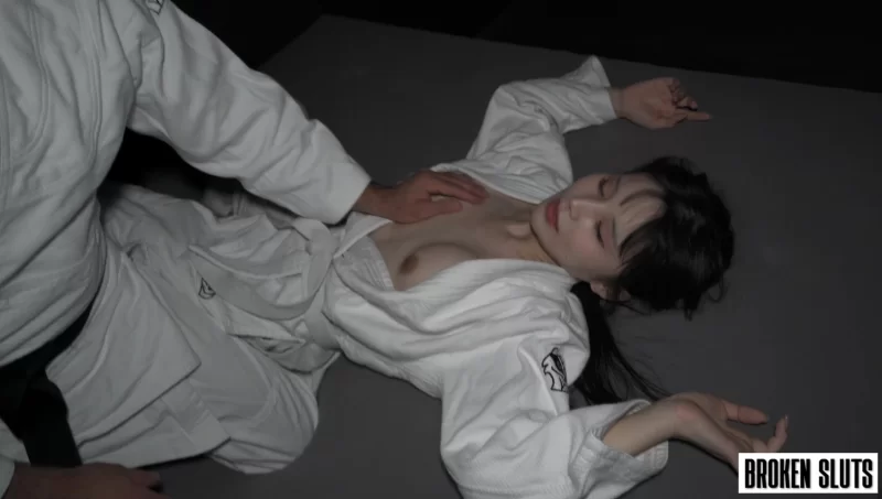 自拍 Fansly[PornForce&MarinNico〗空手道美御姐3对1被洋人狠狠爆肏【1v+4.6G】