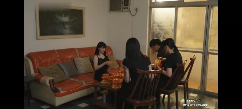 强迫 大奶新寡嫂子玩跳蛋被发现后灵堂草逼-未亡人在灵堂偷情遗照前被猛干骚B-钟婉冰【1v+800m】