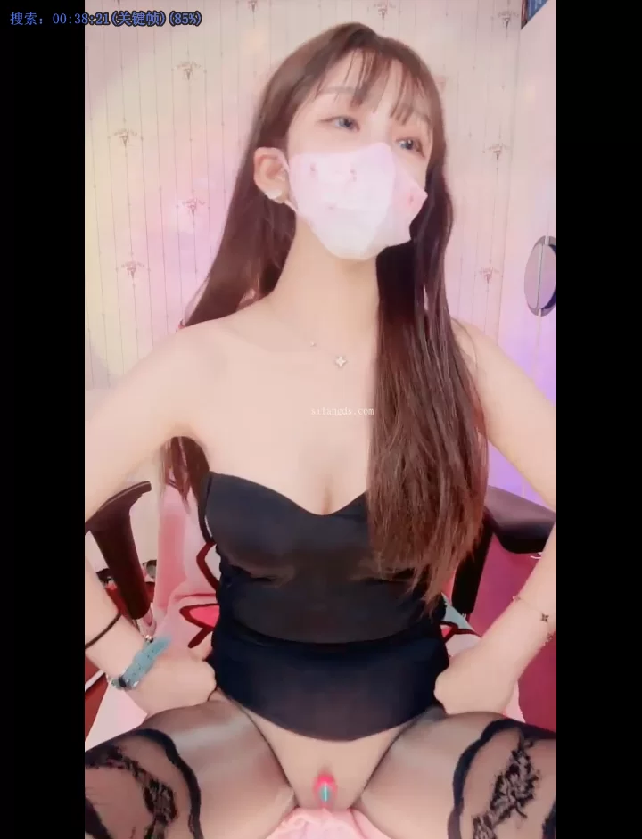 国产主播 御姐丝袜鬼鬼隔着无缝丝袜喷水上帝视角透明凳喷水【6V+6.4G】