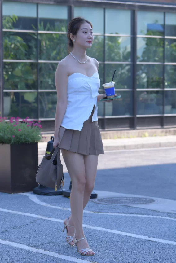 国产模特 街拍模特 若雨13 一只麋鹿摄影作品 - 迷迭香水味 白色抹胸【470P+9.32G】