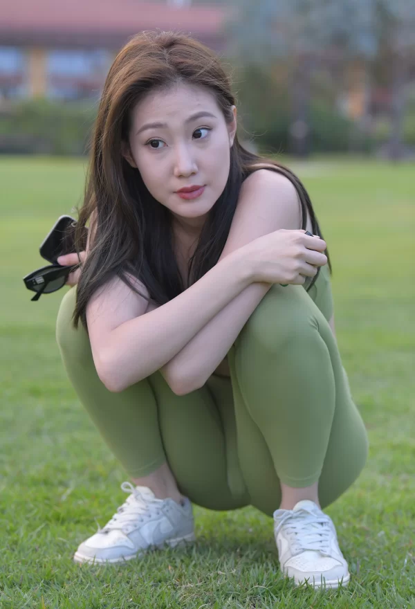 国产模特 街拍模特 若雨09  一始街拍作品 - 沿海小城的玫瑰月 绿色【634P+1V+28.7G】