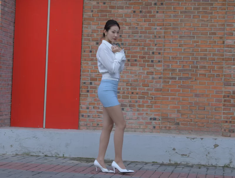 国产模特 街拍模特 若雨15 一只麋鹿摄影作品 - 浅蓝色短裙职业制服【831P+1V+图片15G+视频12G】