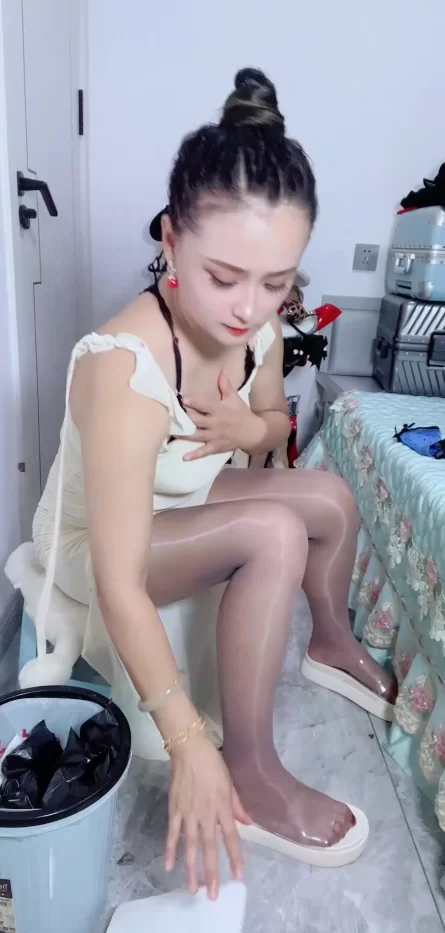 国产主播 1675 直播录像纯素【1v+2.27g】