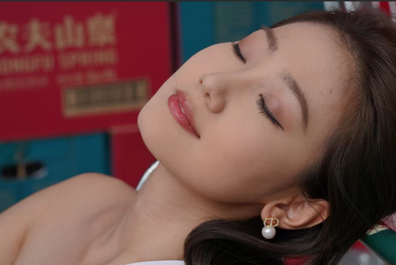 国产模特 街拍模特 若雨25 白色斜肩带泳装【762P+11G】