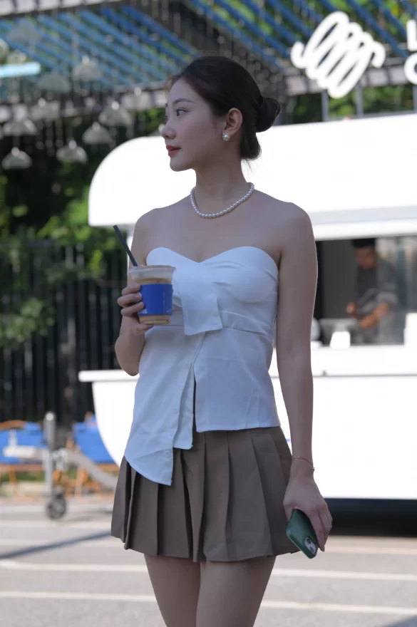 国产模特 街拍模特 若雨13 一只麋鹿摄影作品 - 迷迭香水味 白色抹胸【470P+9.32G】