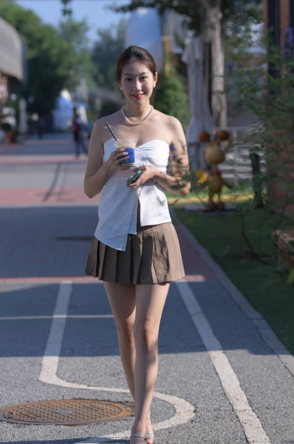 国产模特 街拍模特 若雨13 一只麋鹿摄影作品 - 迷迭香水味 白色抹胸【470P+9.32G】