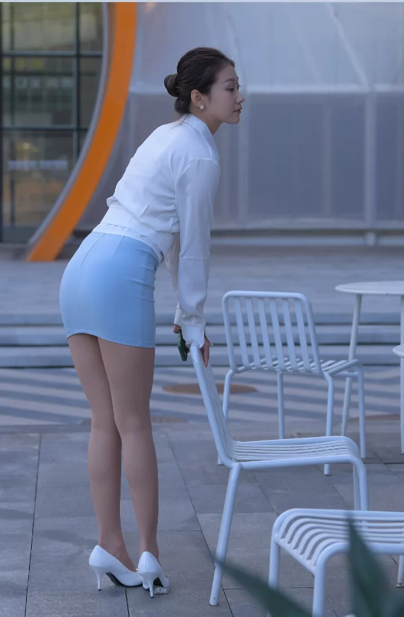 国产模特 街拍模特 若雨15 一只麋鹿摄影作品 - 浅蓝色短裙职业制服【831P+1V+图片15G+视频12G】