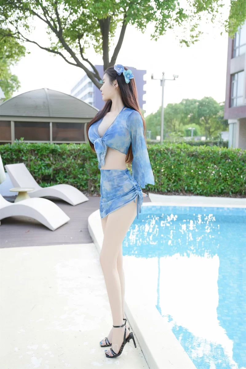 美女御姐 秀人 晚苏susu蓝色泳衣，和摄影湿啪啪插入特写，插逼穴脸同框【1v93p+400m】