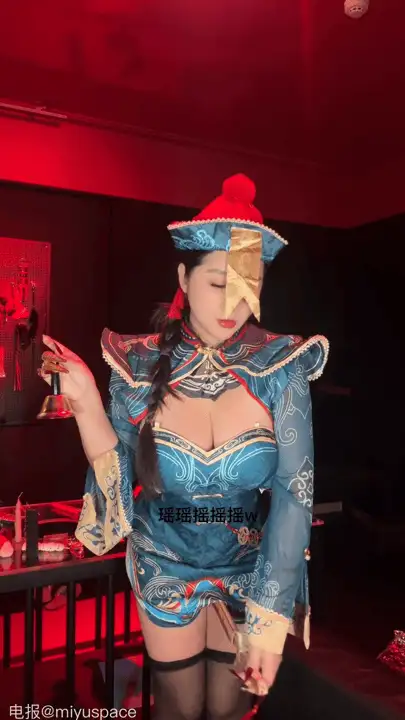 福利姬 微博巨乳肥臀小王同学瑶瑶摇摇摇w10月浴室自慰万圣节定制【9v+1.3G】